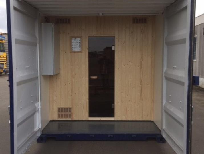 Gebruikte container met een sauna